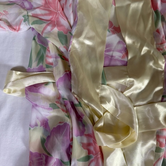 Vintage Victoria’s Secret Gold Label Satin Robe Tie Sleep Shirt One Size Floral - Picture 7 of 8